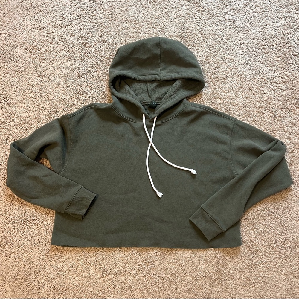 ✨LIKE NEW Wild Fable cropped hoodie